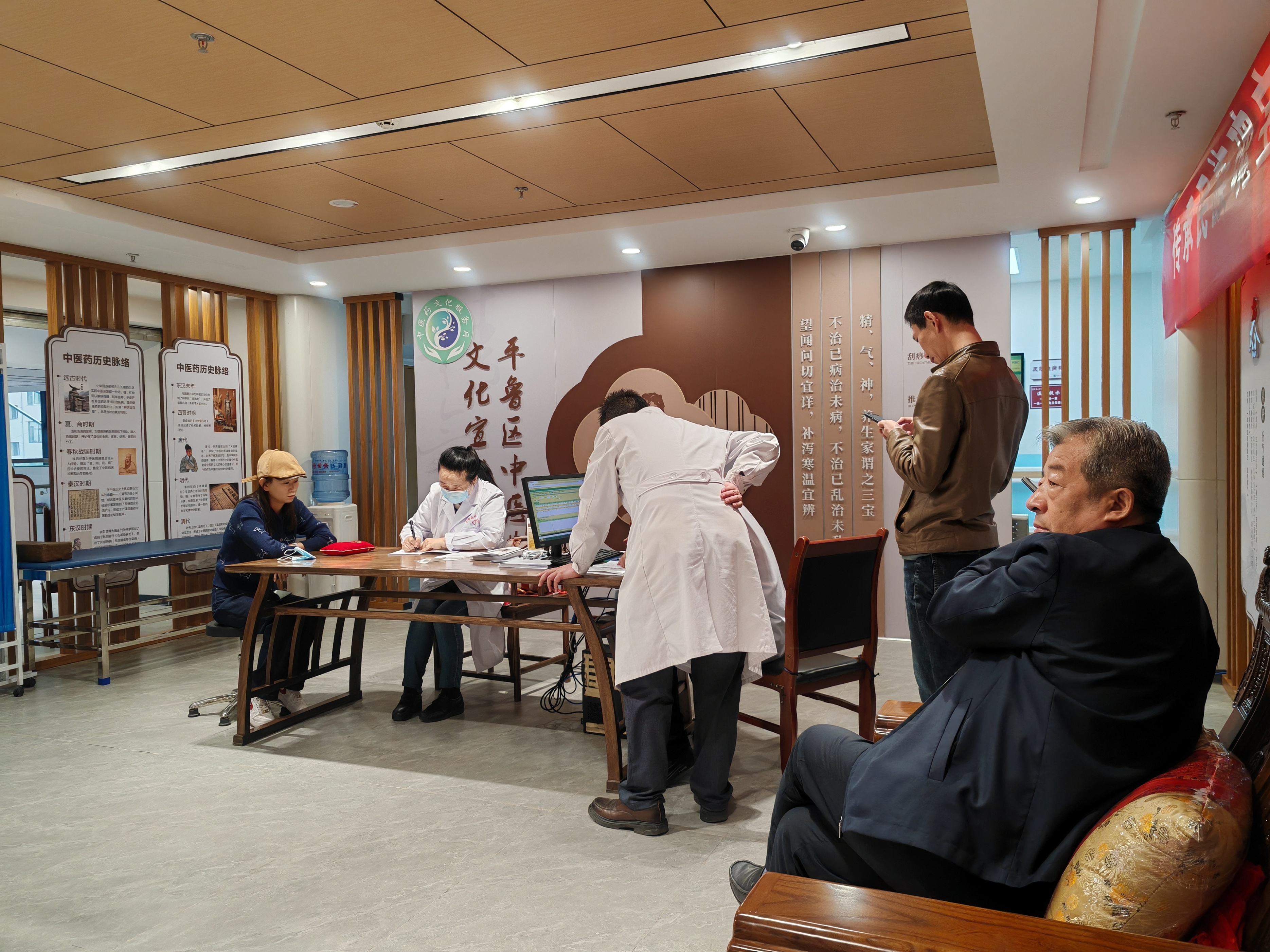 哪有什么萎缩性胃炎啊?中医叫它 "胃痞".简单两味药煮水喝