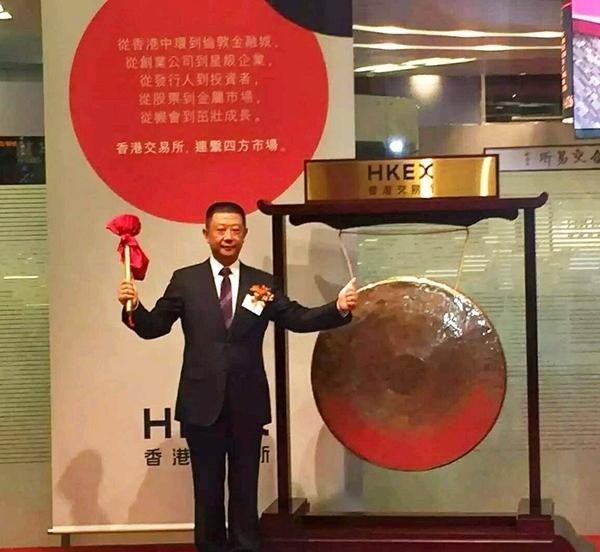 2018年,海底捞创始人张勇携全家移居新加坡,带着1000亿元的资产成为