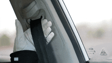 分心驾驶致翻车,安全带“系”与“不系”结果截然不同……-有驾 分心驾驶致翻车,安全带“系”与“不系”结果截然不同……-有驾