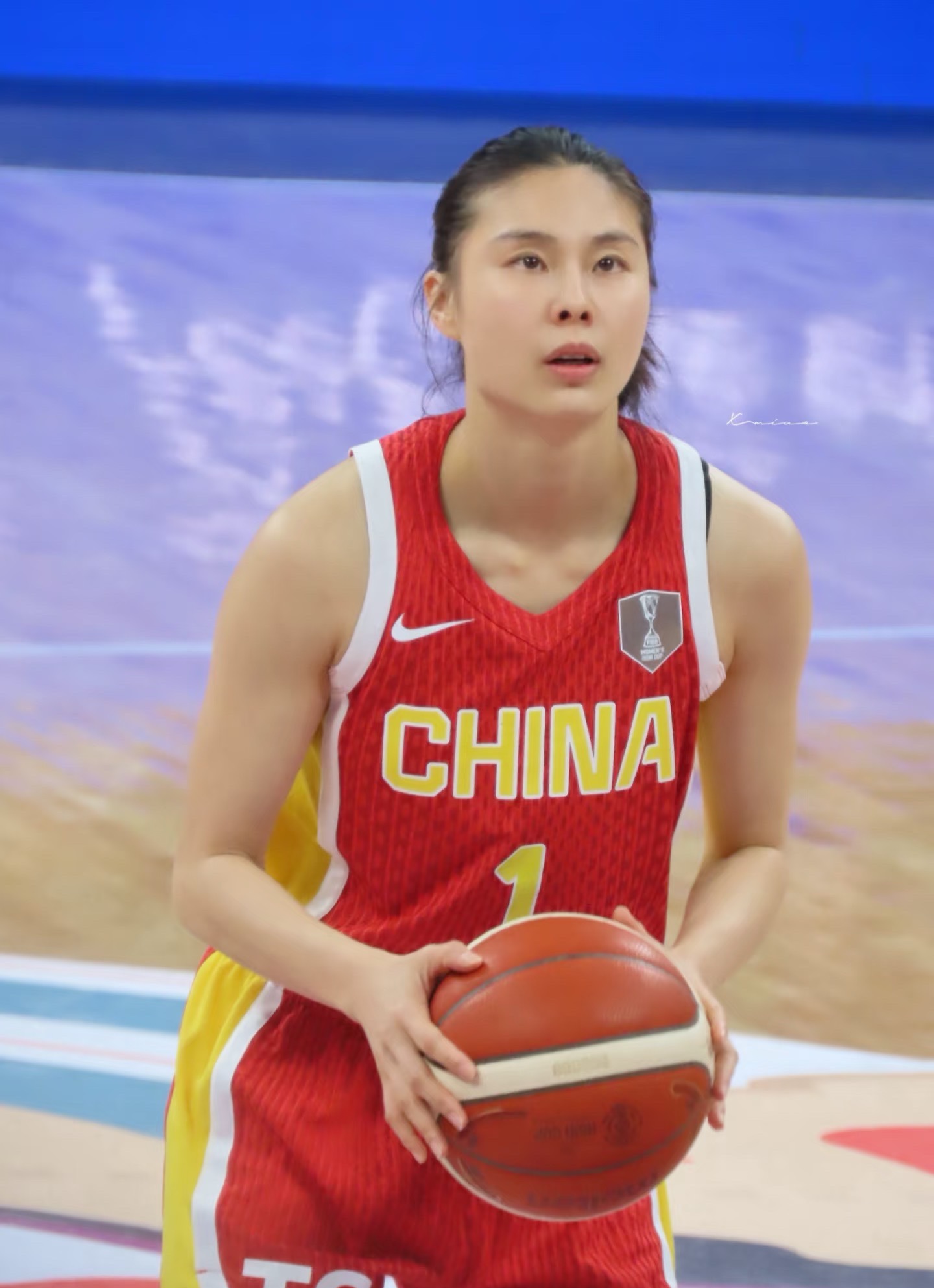早期篮球路走得不容易1米75的身高在女篮后卫里不算突出全靠自己练