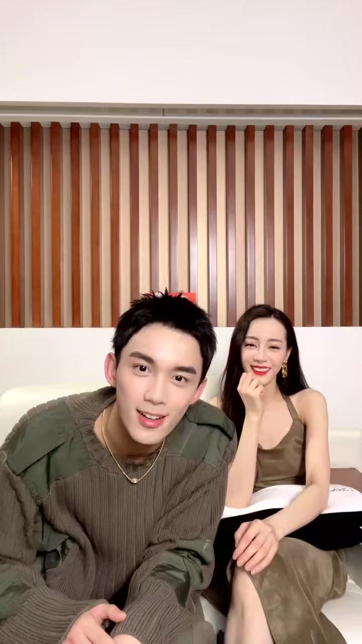 "迪丽热巴吴磊将出演《将门毒后》" 的消息一出来就上了热搜