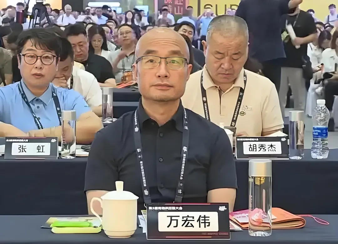 双汇换帅启示录:84岁万隆交棒,次子万宏伟如何玩转1600亿帝国?