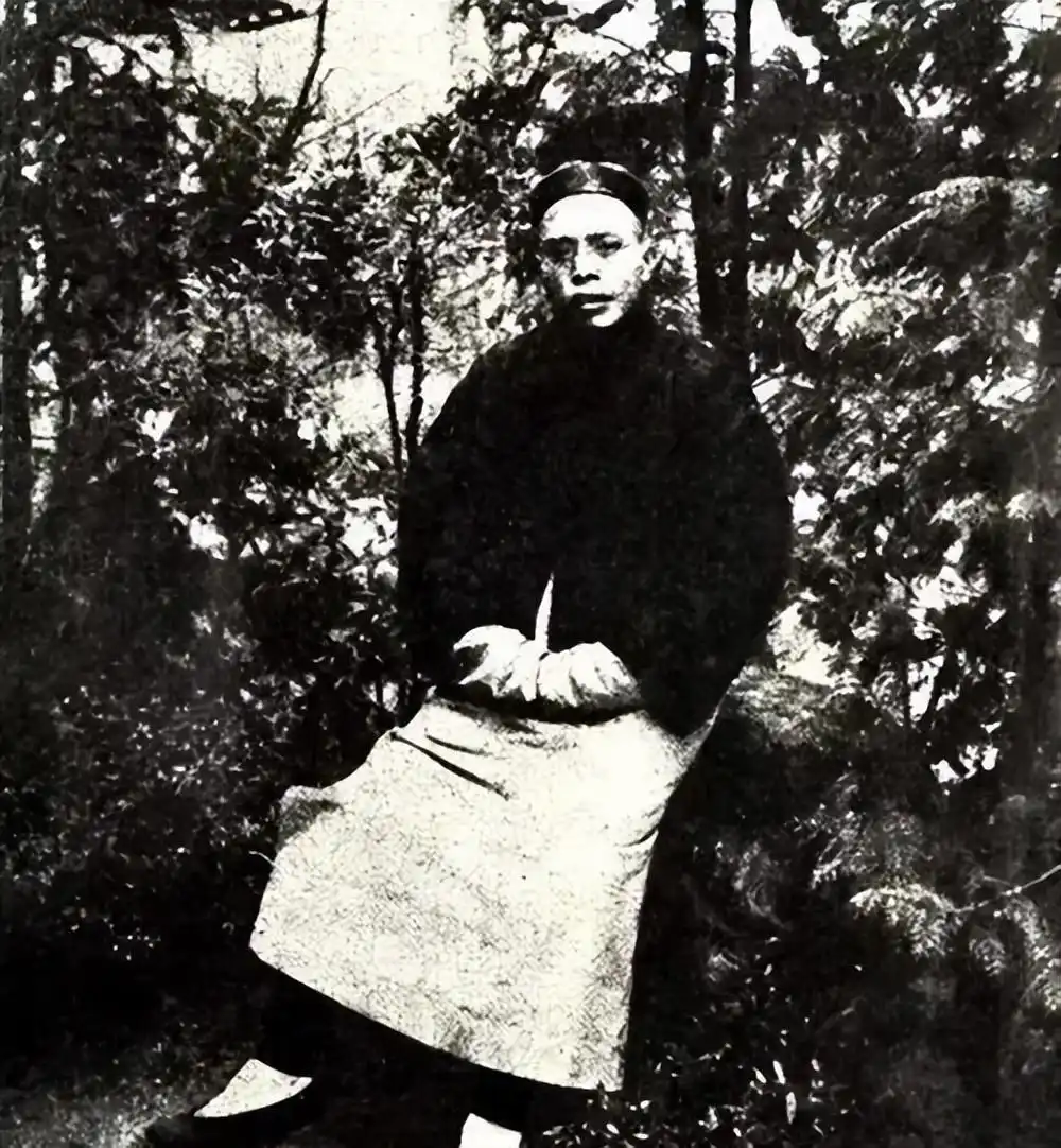 民国王国维为何投湖?26字遗书揭死因,他是为谁"殉节"?