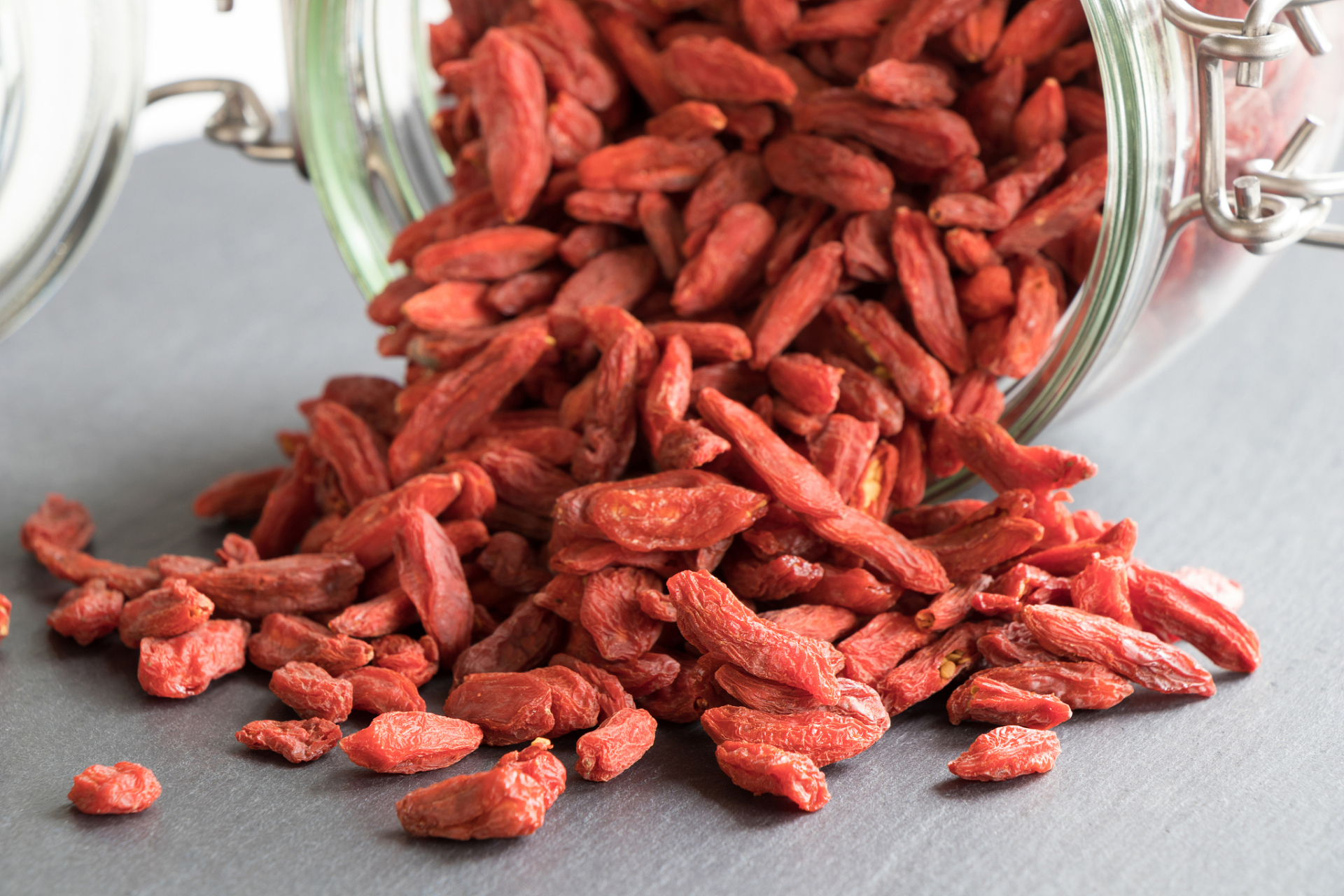 枸杞泡水养生?医生直言:这5种搭配,不止没用,可能还伤肝