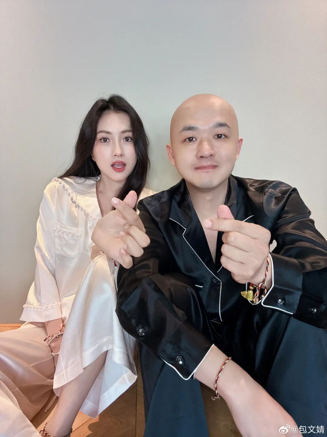 演员包贝尔被网友要求向柳岩道歉爆粗口怒怼网友后又删除评论此前在