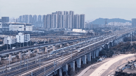 复兴号“狂追”和谐号!交警管吗?中国高铁的硬核浪漫-有驾 复兴号“狂追”和谐号!交警管吗?中国高铁的硬核浪漫-有驾