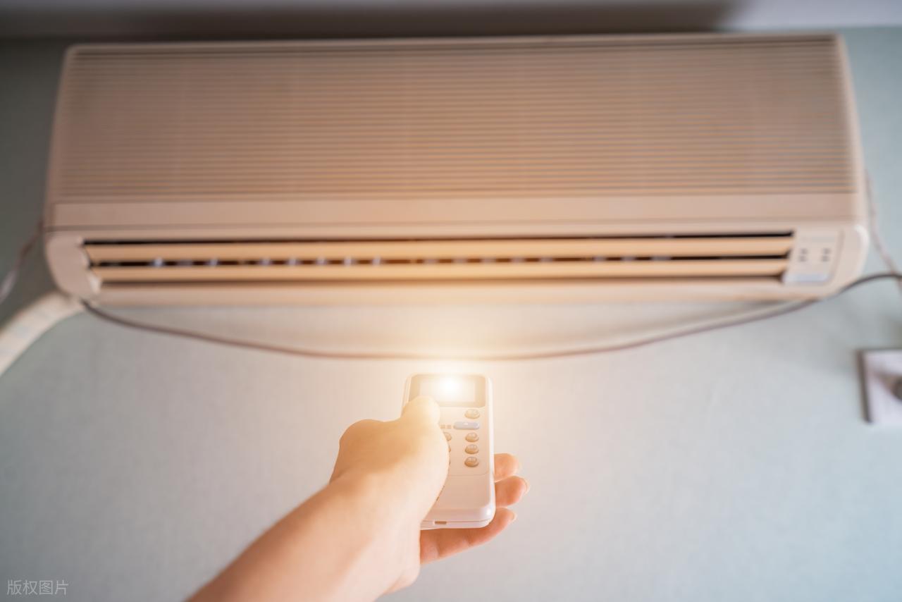 "晚上吹空调"睡觉和"吹风扇"睡觉,哪个更健康?医生告诉真相