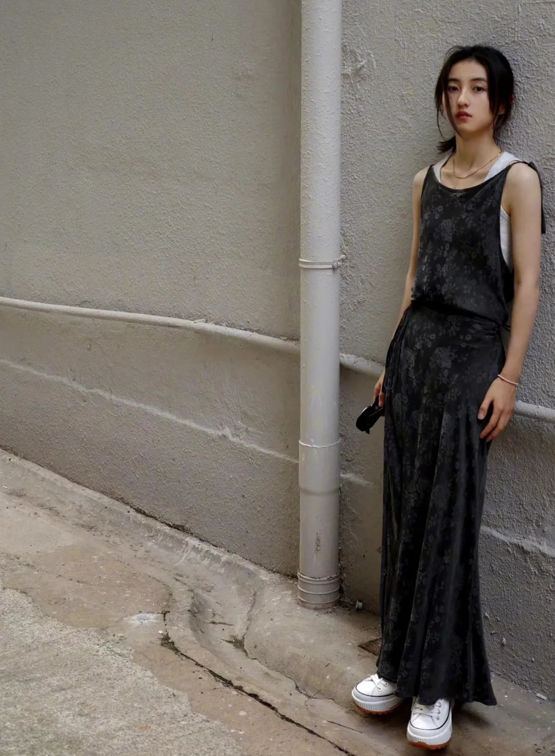 被倪妮表白的张子枫,太好看了!20套夏日穿搭显高显瘦,文艺少女