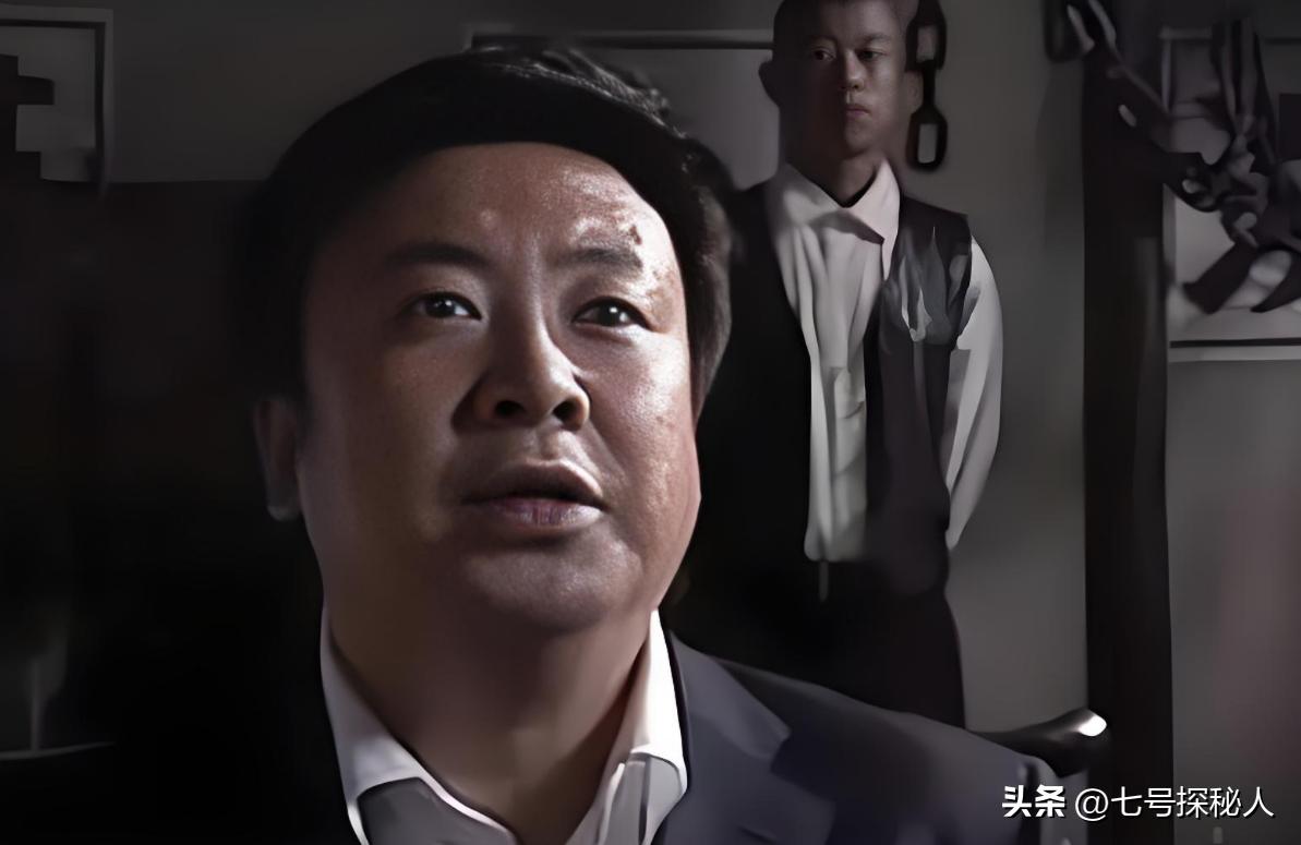 戏里供出孙红雷,戏外是潜逃犯:《潜伏》"盛乡" 的演技,骗了观众 13 年