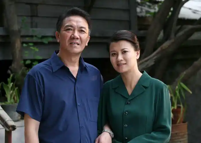 李野萍:出道多年从不与弟弟李幼斌同台,和丈夫相濡以沫相互陪伴