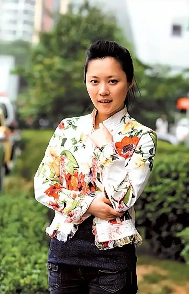 紫凝:从吉林长春走出的央视著名主持人,男友现在不知所踪