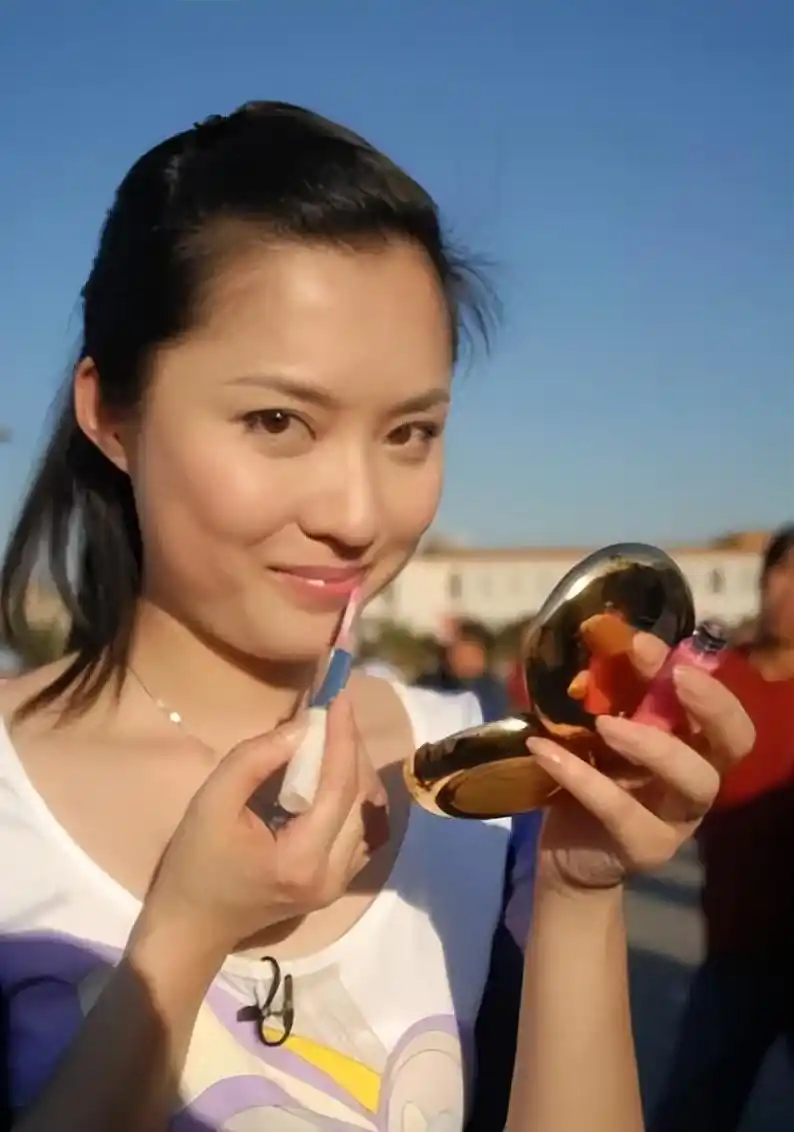 紫凝:从吉林长春走出的央视著名主持人,男友现在不知所踪
