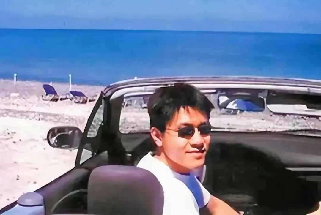 李禾禾:1978年生于山东青岛,毕业于宾夕法尼亚大学,哈佛大学mba,现为