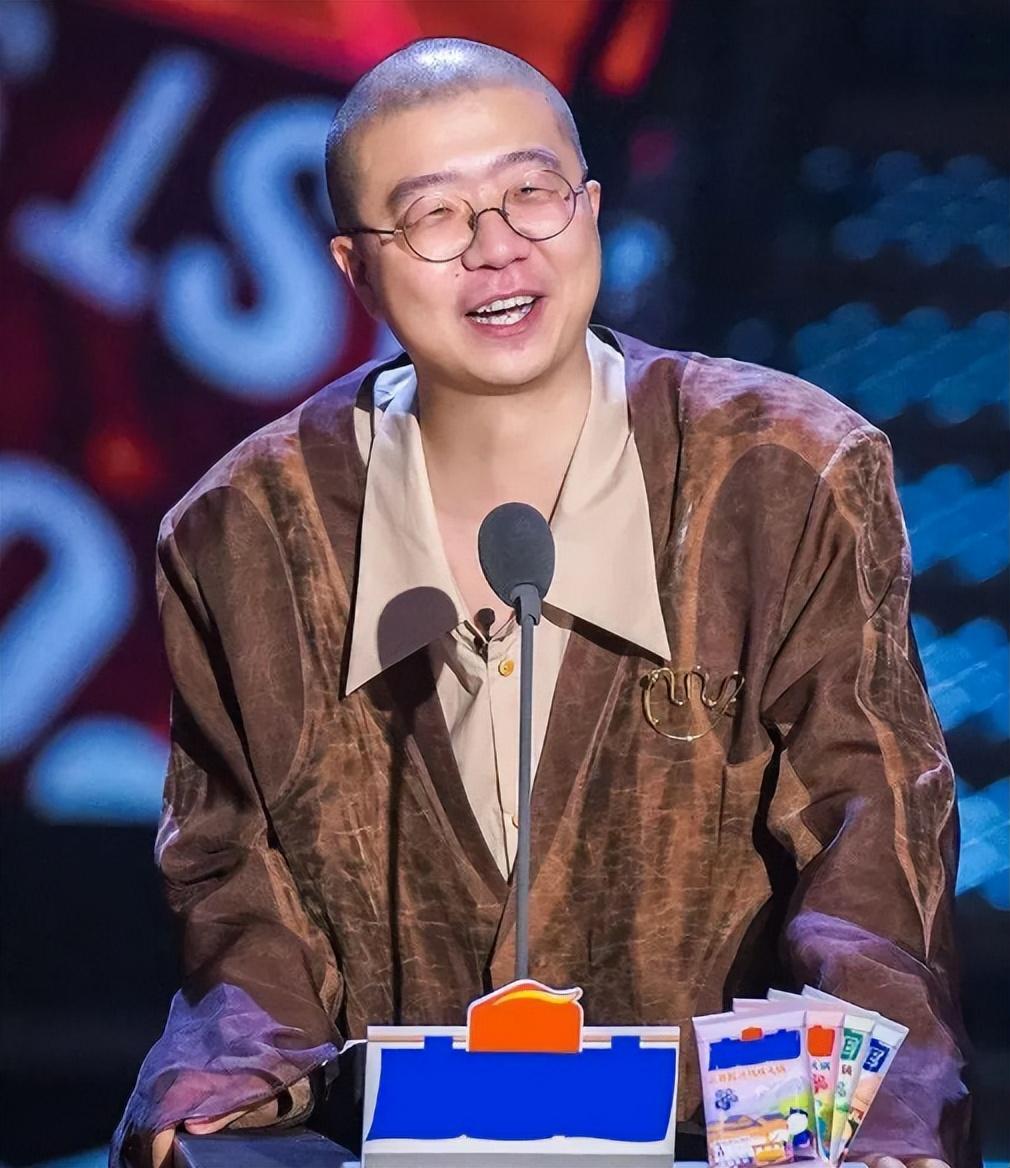 李诞的"静默期":当脱口秀顶流转身,谁在定义喜剧的未来?