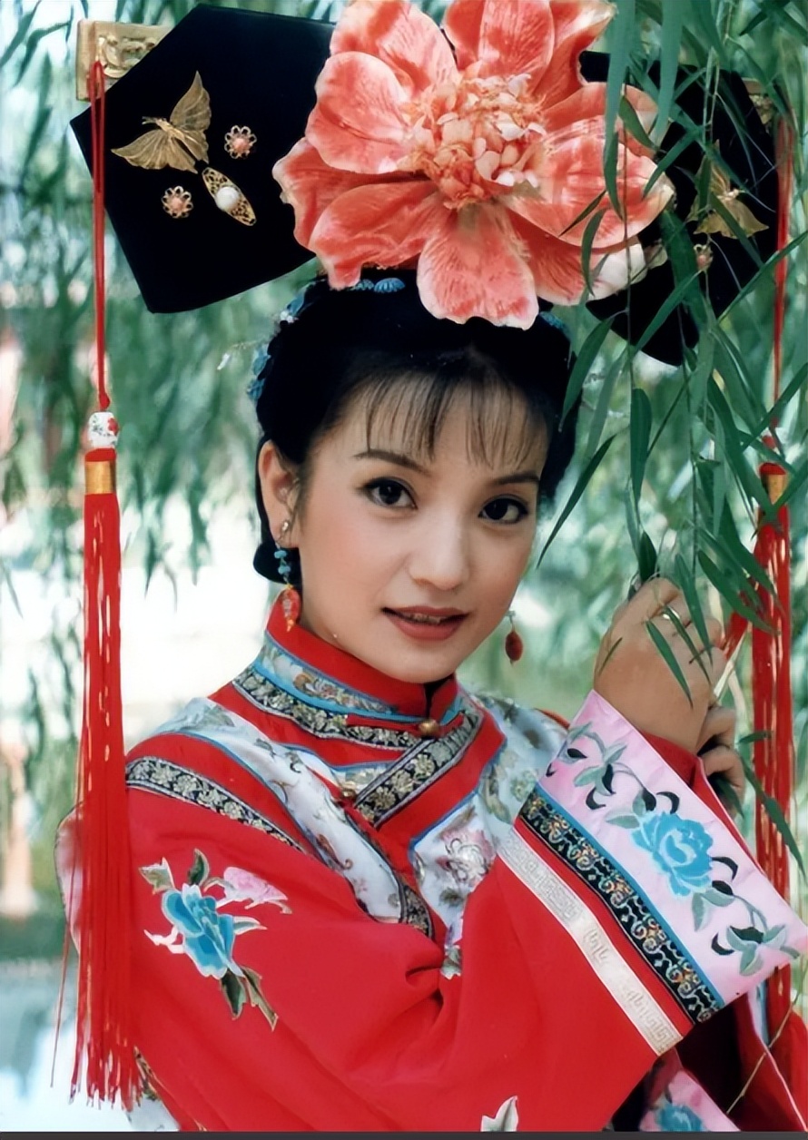 从顶流到塌房!赵薇商业帝国崩塌内幕,小燕子为何一夜消失?