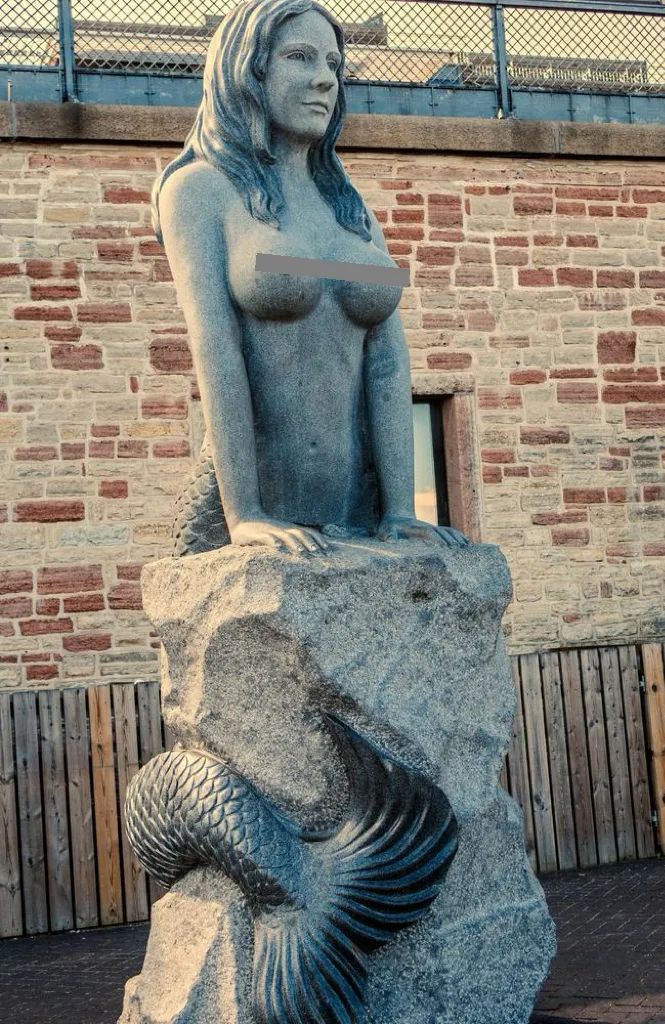 因为胸太大,丹麦美人鱼雕像被拆!