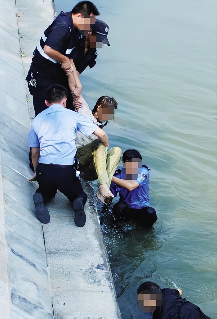 鸡蛋男丑恶嘴脸彻底揭开!长期家暴妻子,逼她自尽,离婚也不放过