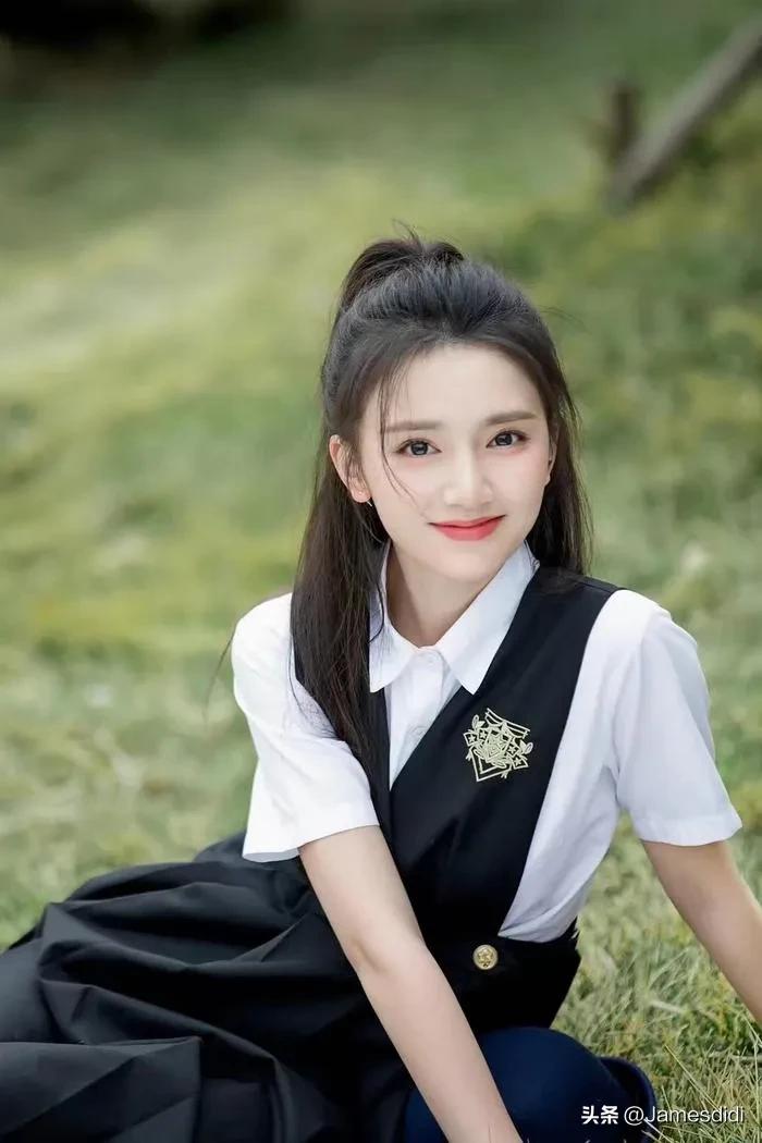 南京艺术学院校花 段钰 犹如含苞待放花朵 令人心生怜爱 让人心情愉快