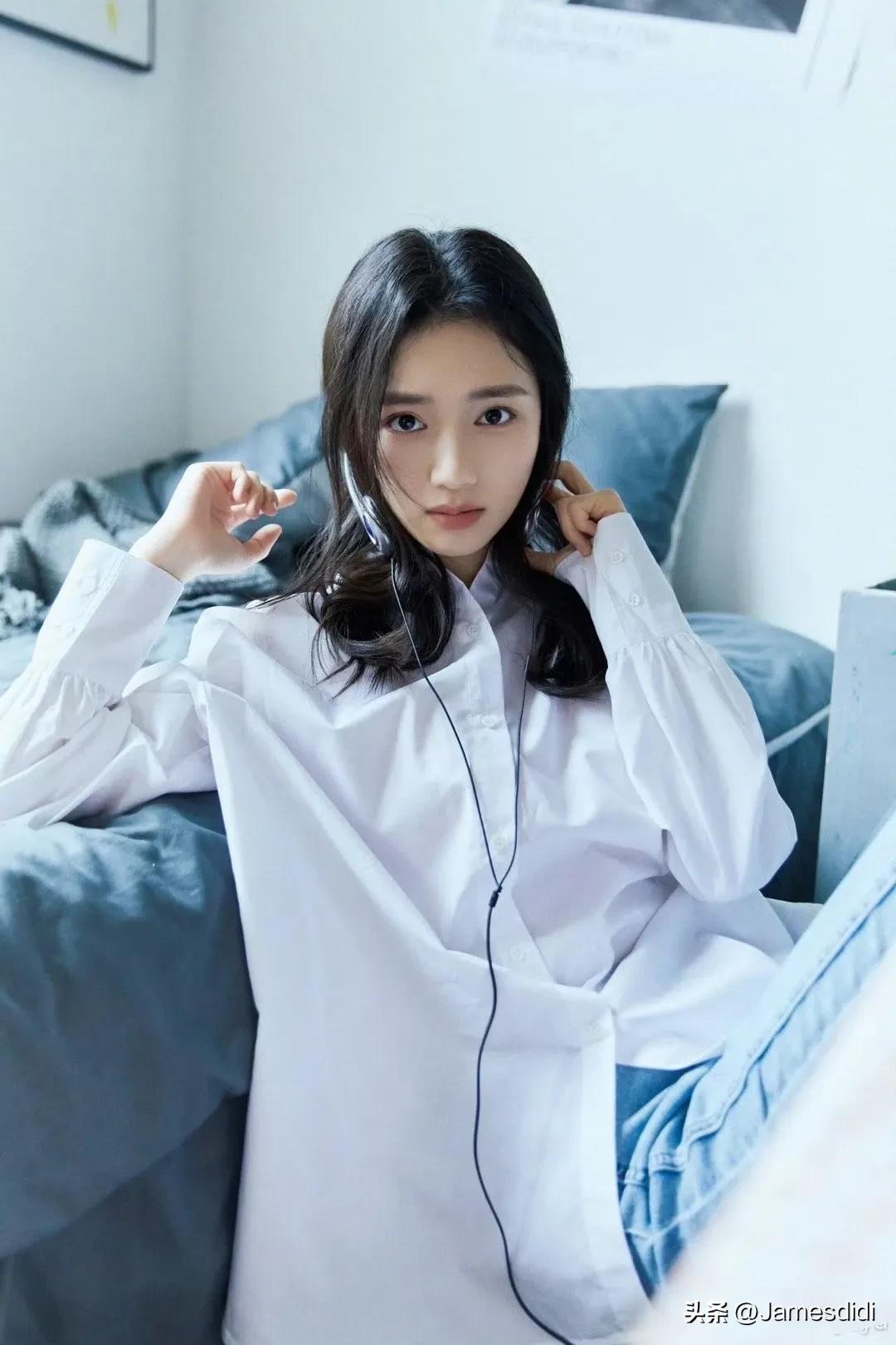 南京艺术学院校花 段钰 犹如含苞待放花朵 令人心生怜爱 让人心情愉快