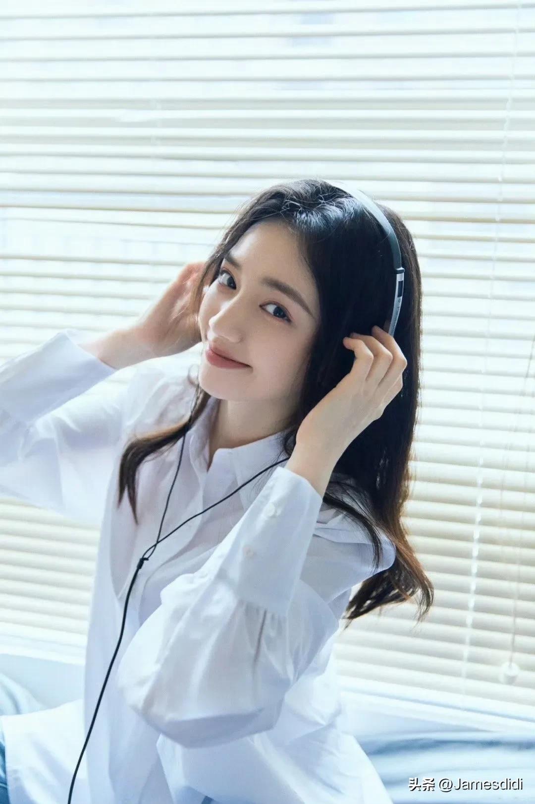 南京艺术学院校花 段钰 犹如含苞待放花朵 令人心生怜爱 让人心情愉快