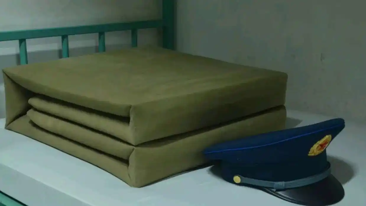 军人一年四季就一床被子,到冬天冷了咋办?