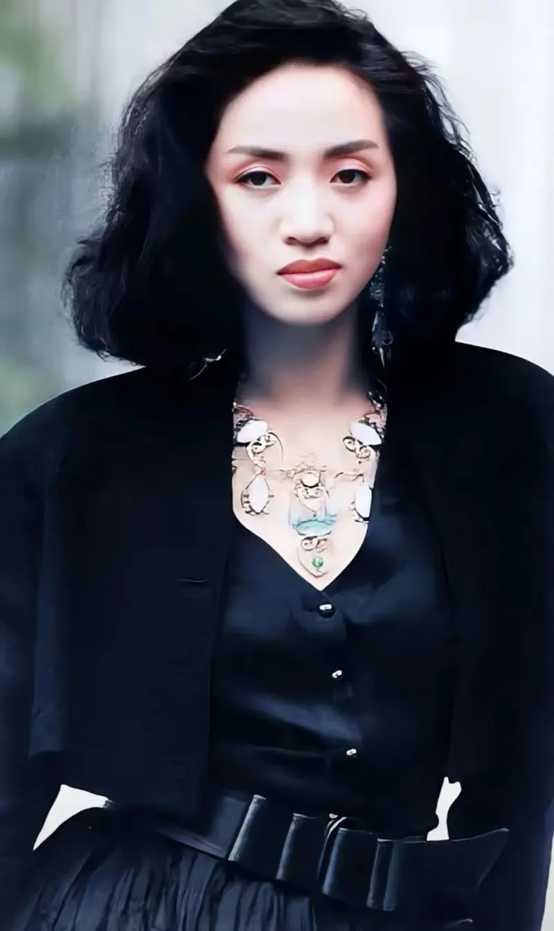 梅艳芳曾表示自己一生最爱的是一位异地恋的日本红歌星,根据相关报道