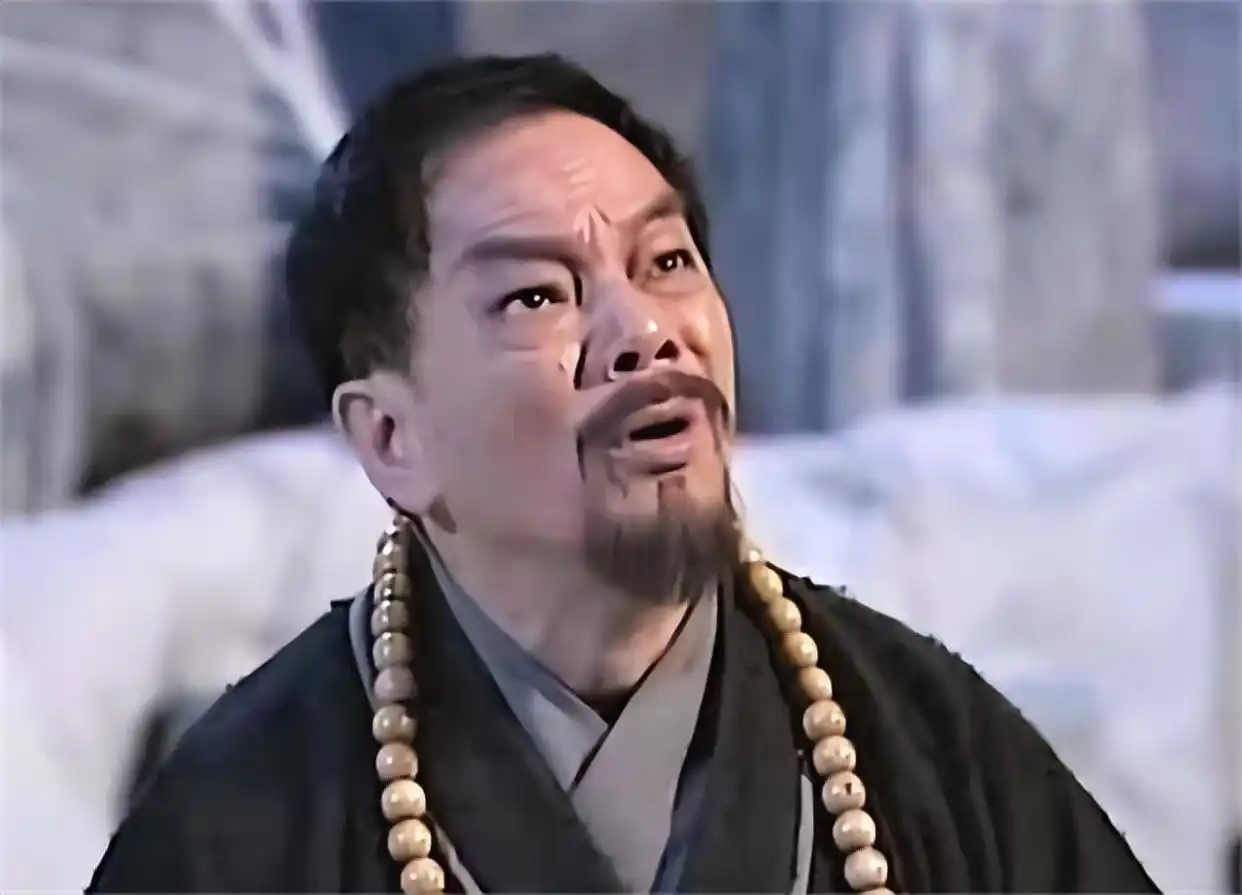 裘千仞打伤黄蓉后,黄药师为何不敢去找他报仇?看看他师父是谁?