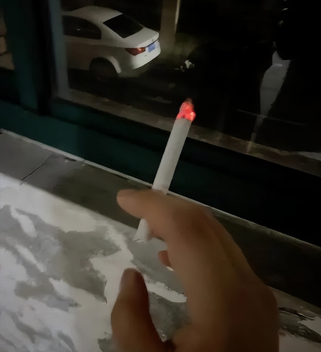 故事:凌晨两点,物业来电让我不要在阳台抽烟,我:我没抽烟在睡觉