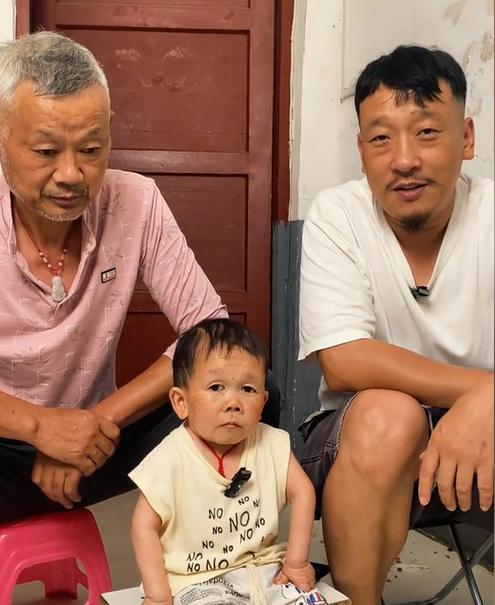 72厘米高的37岁袖珍人吴康,脑子特好使,如今又要创业了