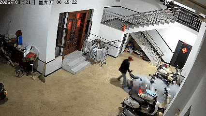 电动车突然起火怎么办?VR安全体验馆:模拟电动车火灾成因试验台,vr消防安全教育基地+安全体验馆设计方案,消防培训vr设备厂家-有驾 电动车突然起火怎么办?VR安全体验馆:模拟电动车火灾成因试验台,vr消防安全教育基地+安全体验馆设计方案,消防培训vr设备厂家-有驾