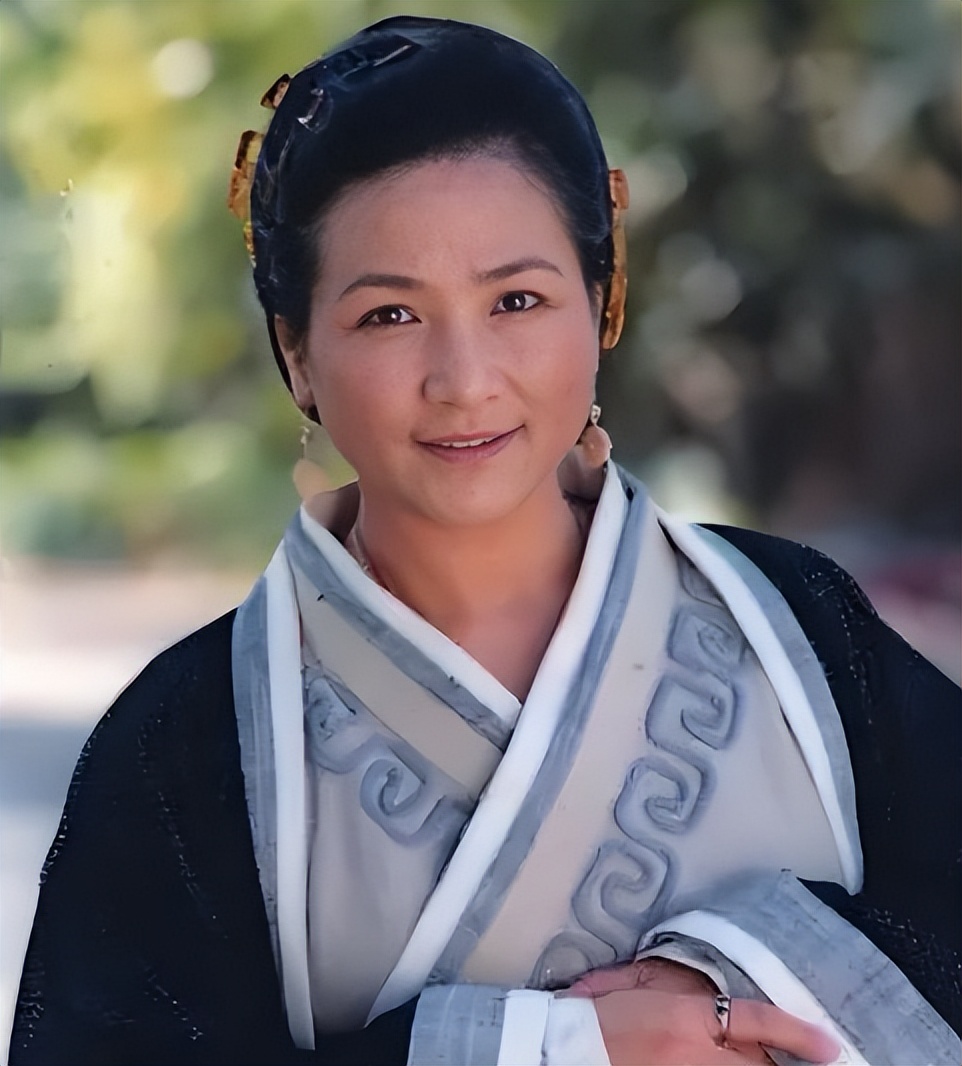 郑佩佩儿子二次众筹遭骂!妻子癌症晚期需36万,武打演员晚年太惨