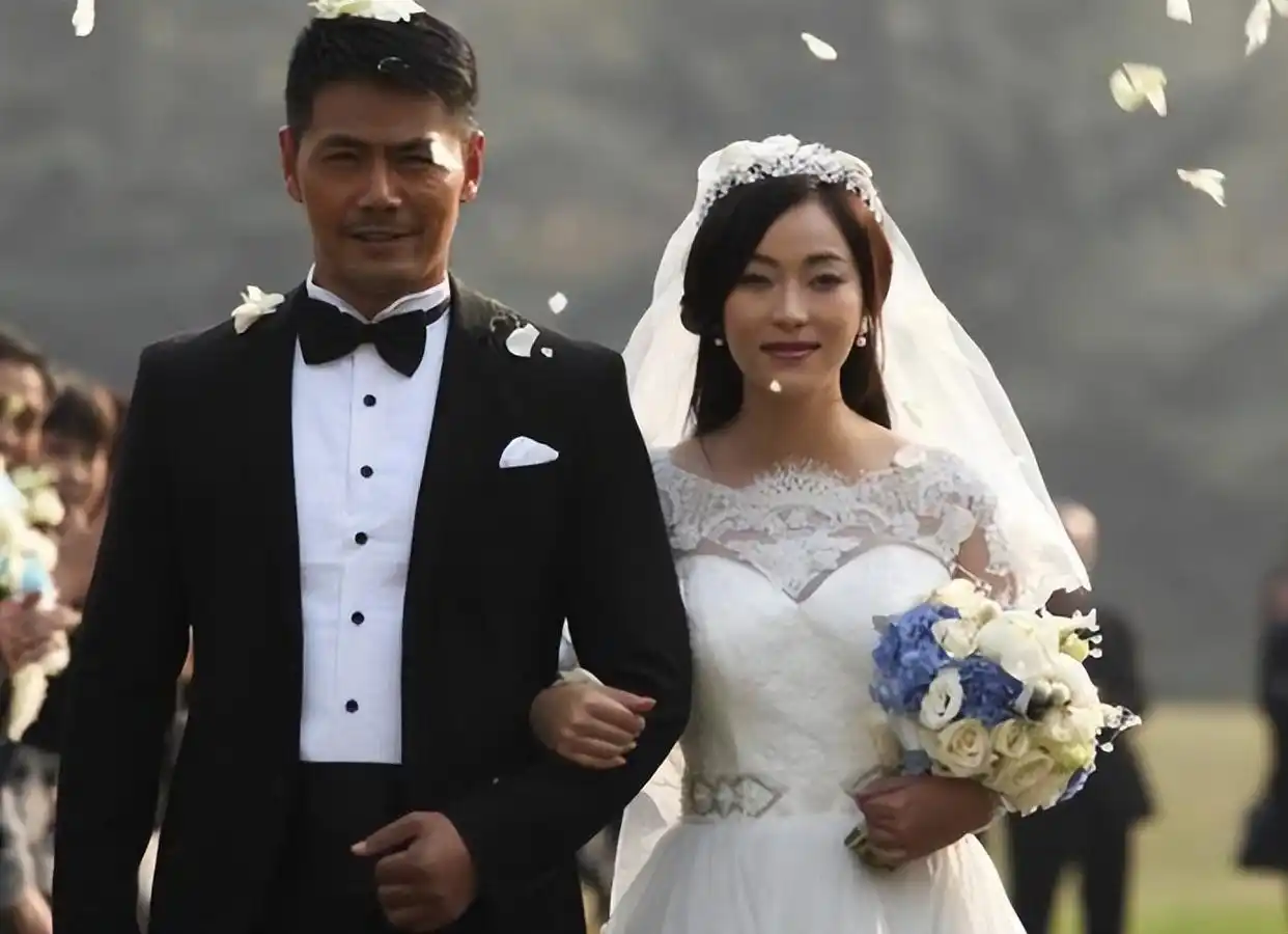 邵兵:落魄之际牵手小12岁张培,迎来龙凤胎,儿子已在韩国演艺圈出道