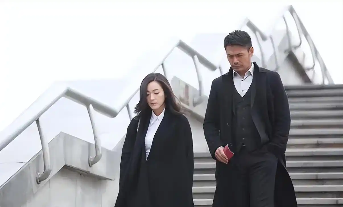 邵兵:落魄之际牵手小12岁张培,迎来龙凤胎,儿子已在韩国演艺圈出道