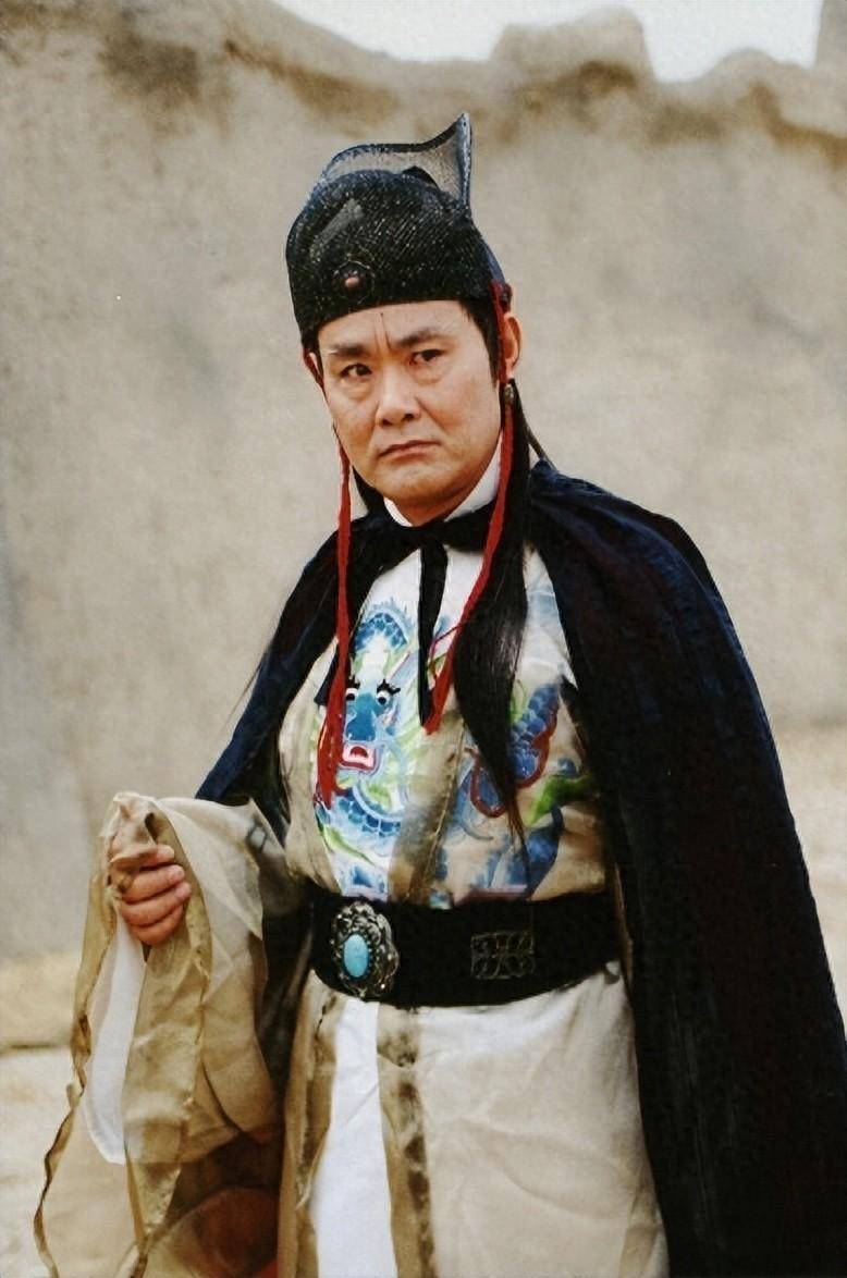 古代太监到底是割哪里,阉割完后他们会怎么尿尿?他们都是苦命人