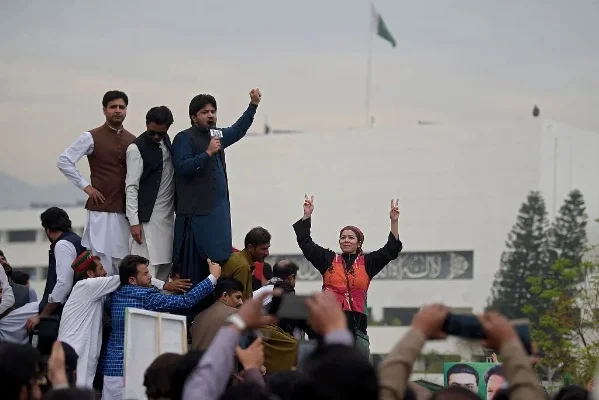 巴基斯坦国民议会选举结束,亲华派伊姆兰汗强势回归,得民心者就会胜利