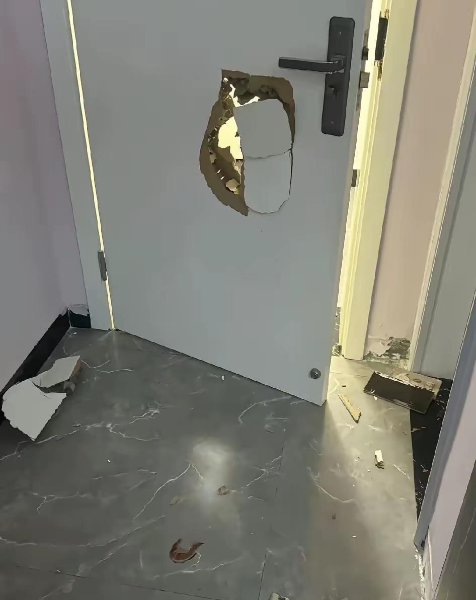 太惨!孟村刘铭瑶生前最后一刻声音曝光,卧室的门被砸出大洞