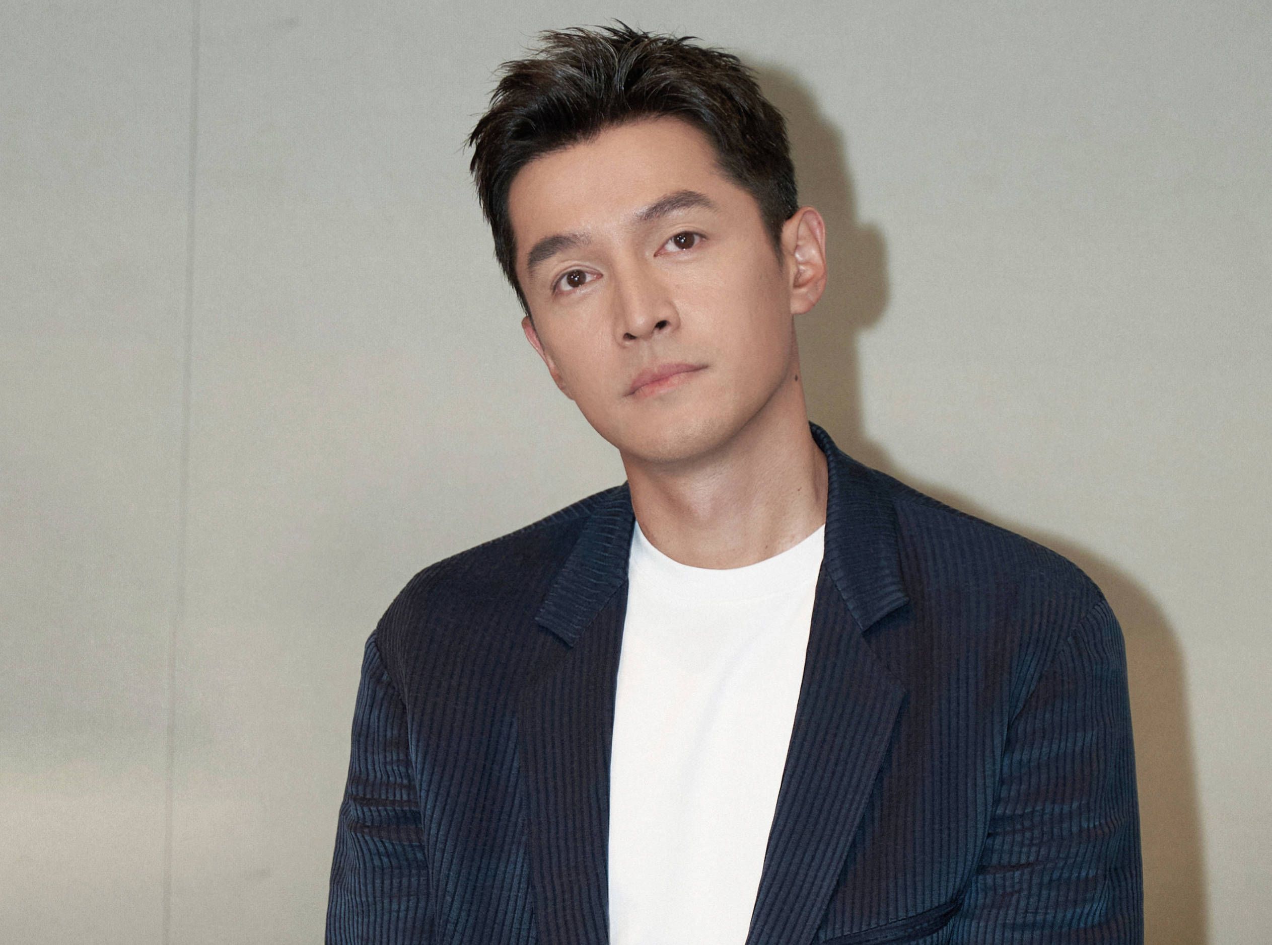 比起日薪 208 万,这两位才是央视认证的 "真偶像"!