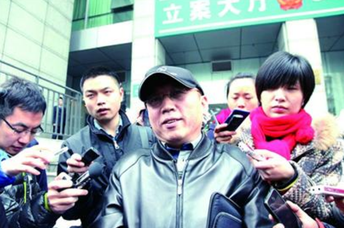 重庆最狂黑老大龚刚模:坐拥私人军火库,身背4条人命仅判无期
