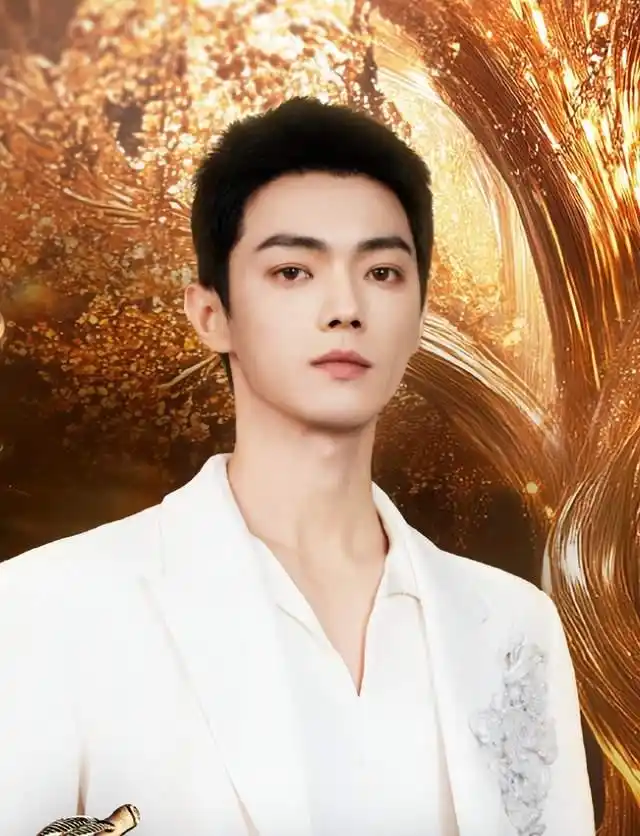 这次的主角,是最近话题不断的小生许凯