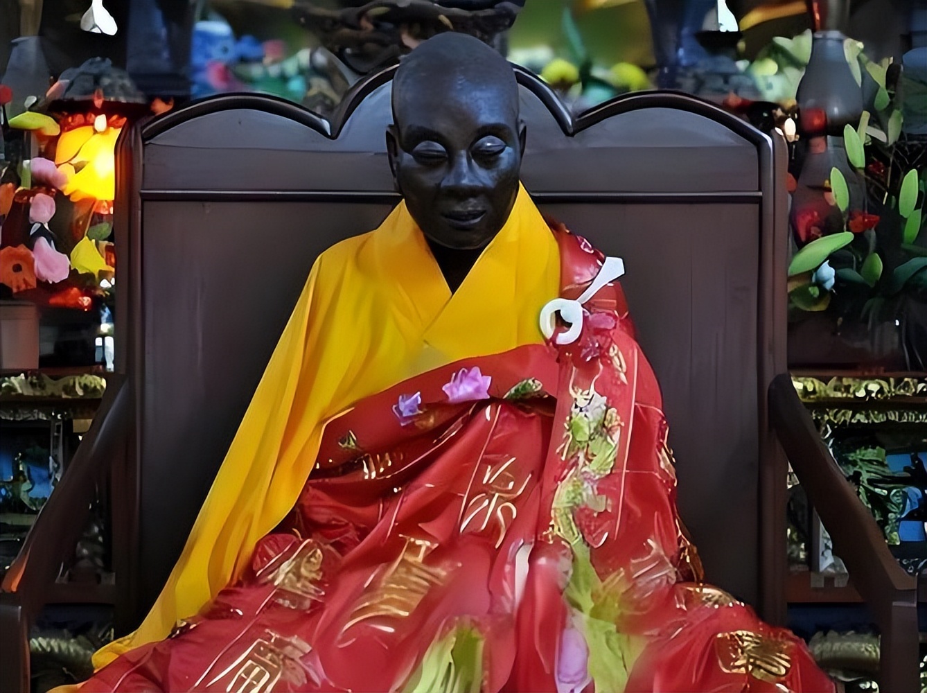 南华寺慧能肉身保存千年完好,1996年被解剖后,世人才明白真相
