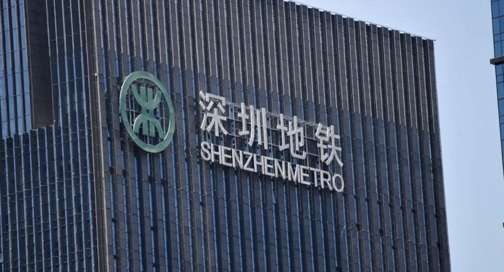 网友辣评：“19年的时候来深圳坐地铁，地铁里面冷气还挺足的，这两年越来越热，越来越臭。”-百货之家