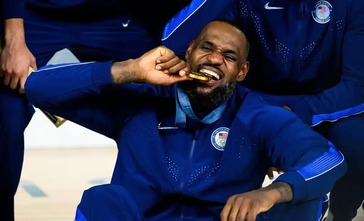 九游-詹姆斯回归赛场，问鼎冠军首场状态亮眼，MAD观众沸腾！的简单介绍