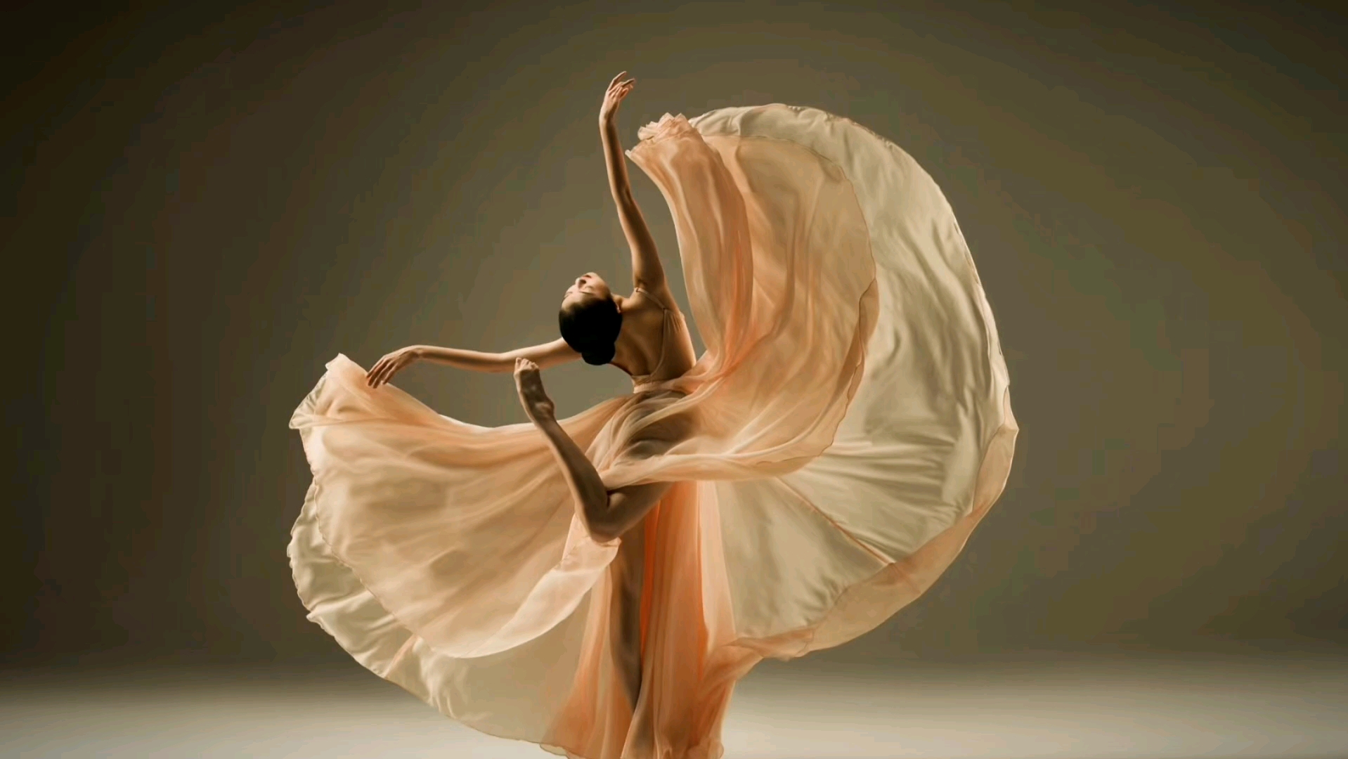 65岁男子深夜脑梗瘫痪,再次提醒:中老年人晚饭后,要少做3件事