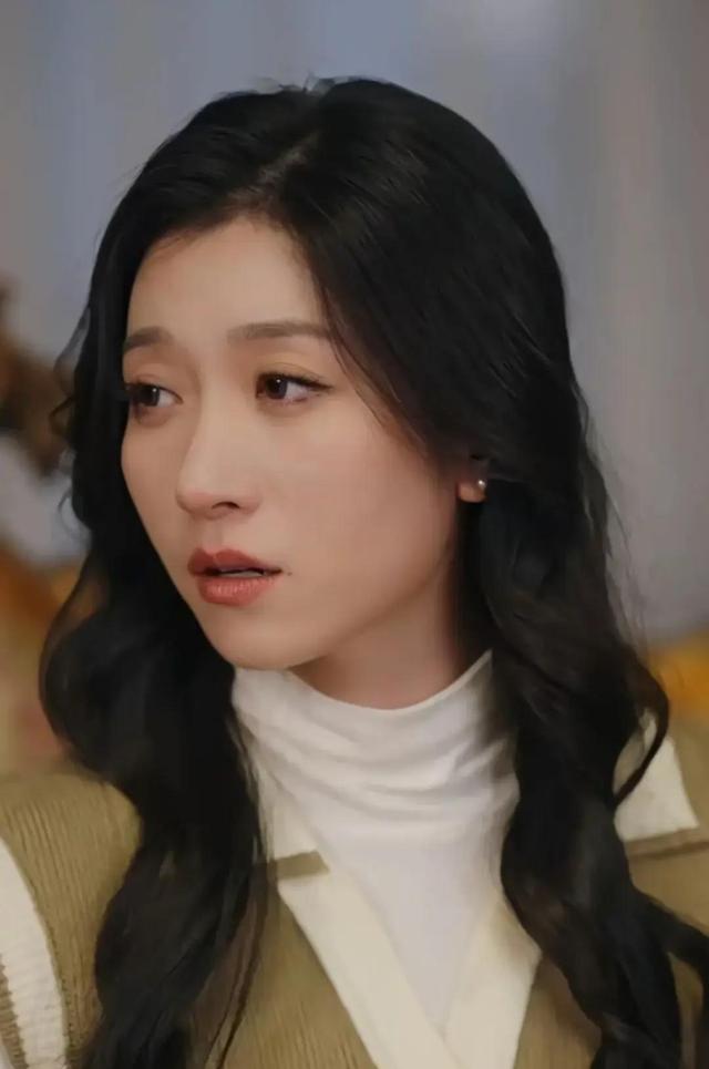 《放羊吧老板》王格格携 06 年 "小孩哥",凭羊粪味短剧出圈