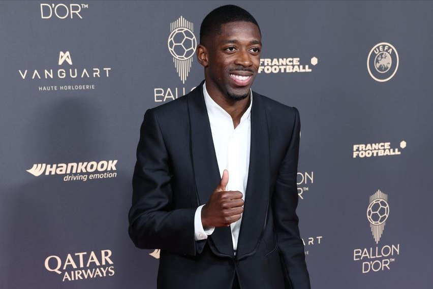 励志:28岁登贝莱亲吻金球奖杯 热泪盈眶,昔日玻璃人,如今一飞冲天