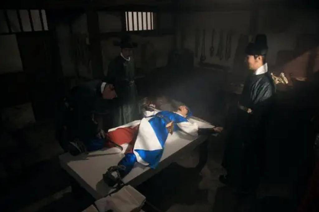 古代太监净身:切除哪些部位?声音真变娘娘腔?