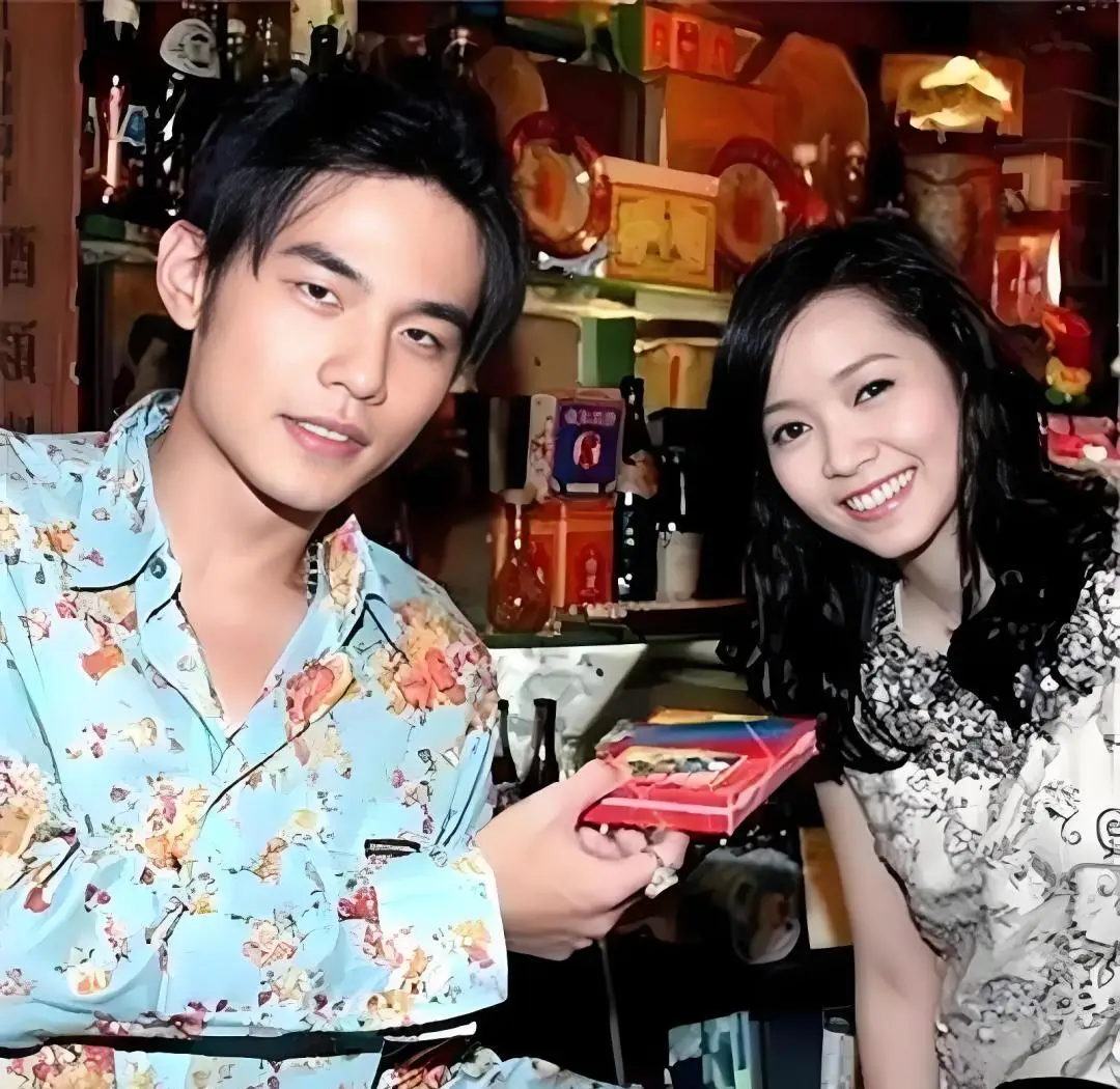 侯佩岑和周杰伦谁先结婚的