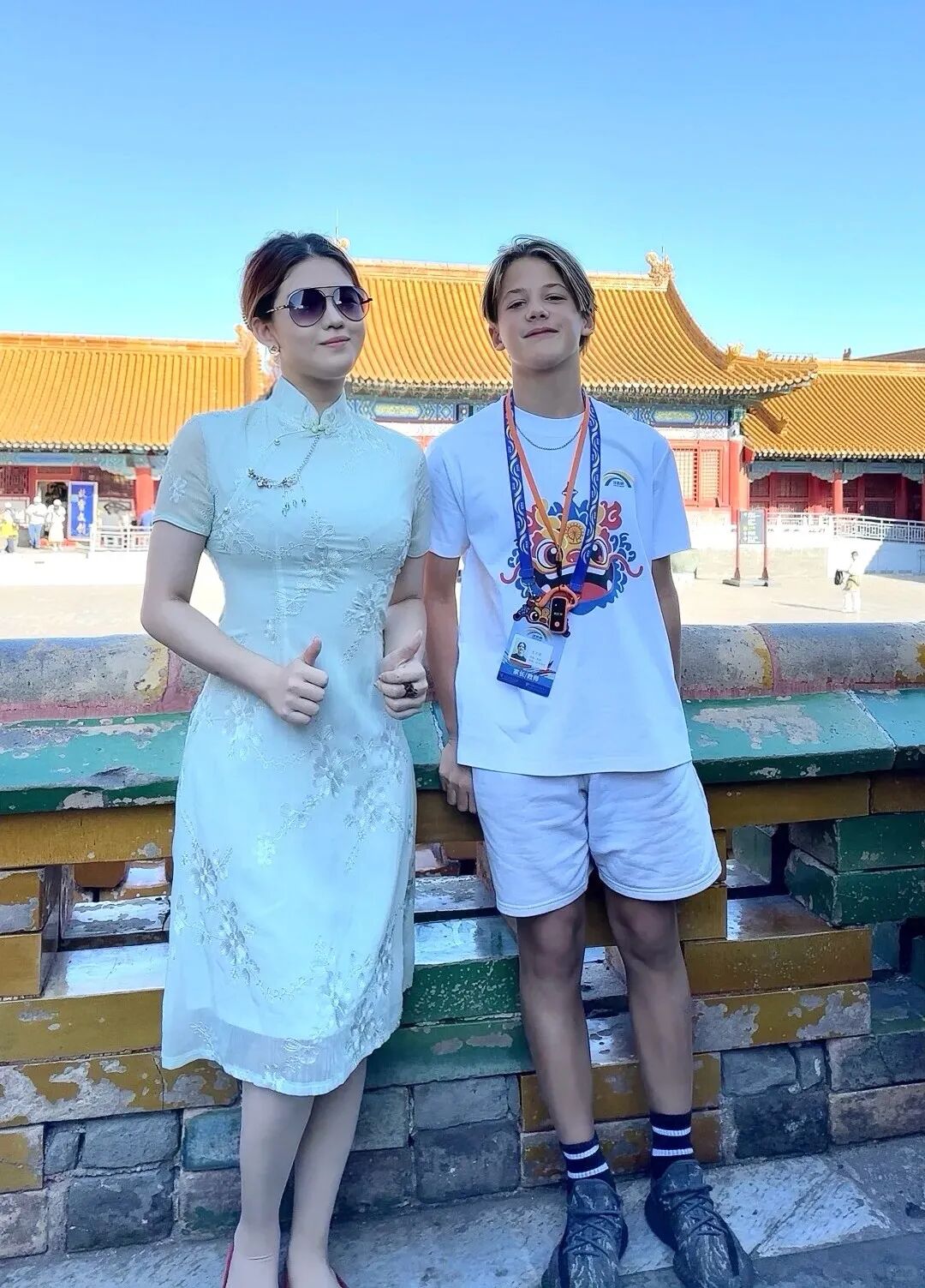 影后再不努力名气就被13岁帅儿子赶超了