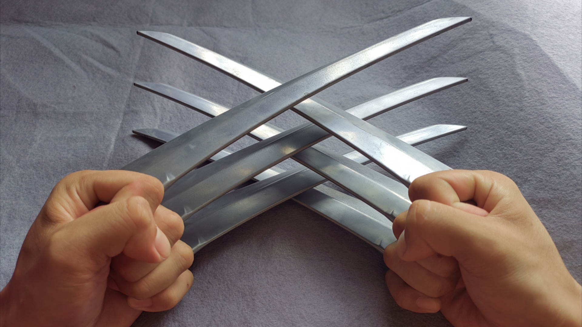 游戏里那些爪子当武器的角色,没一个是好人,都是大变态!