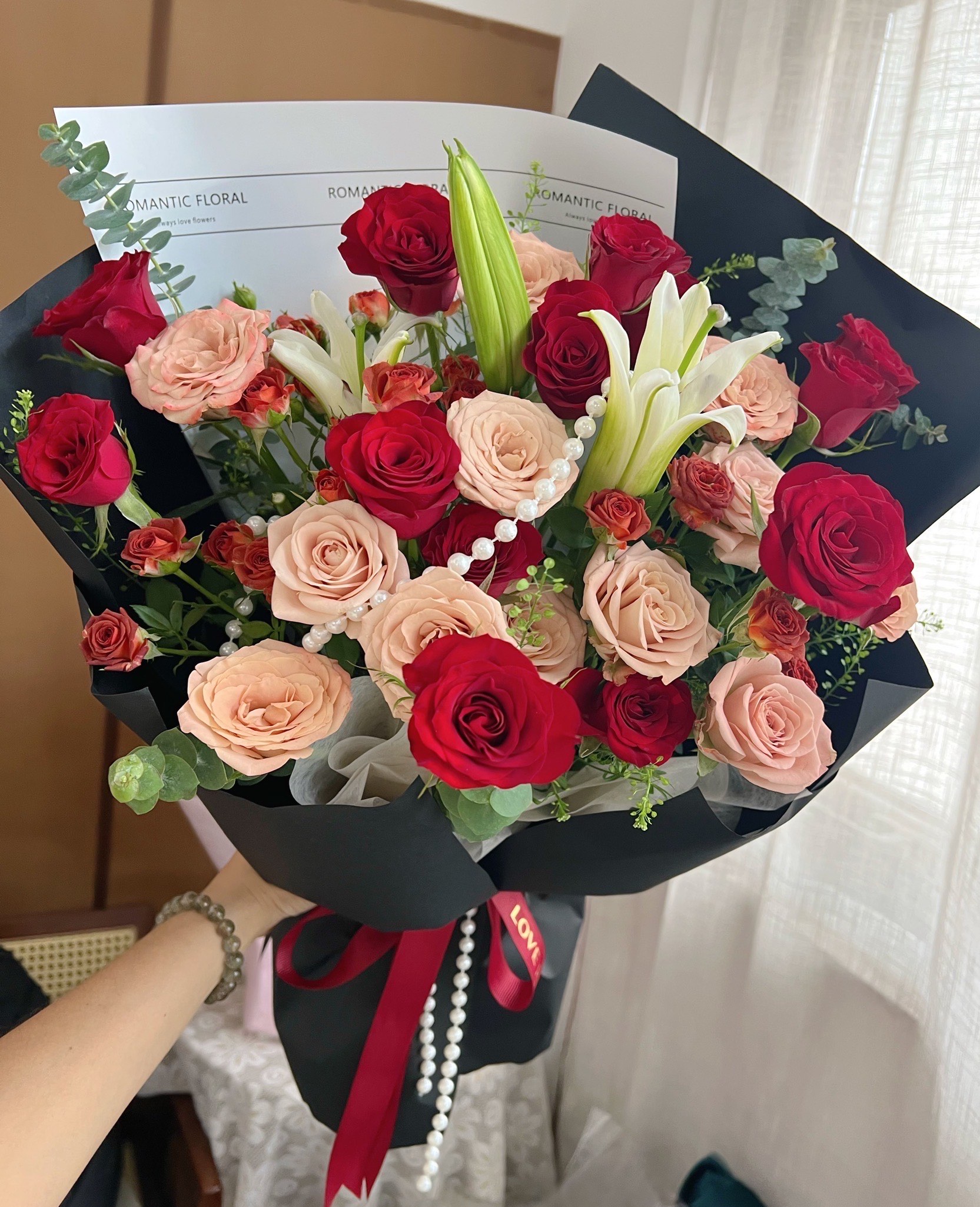 你不联系男人时,他若有这3种"反常",说明他很害怕失去你!